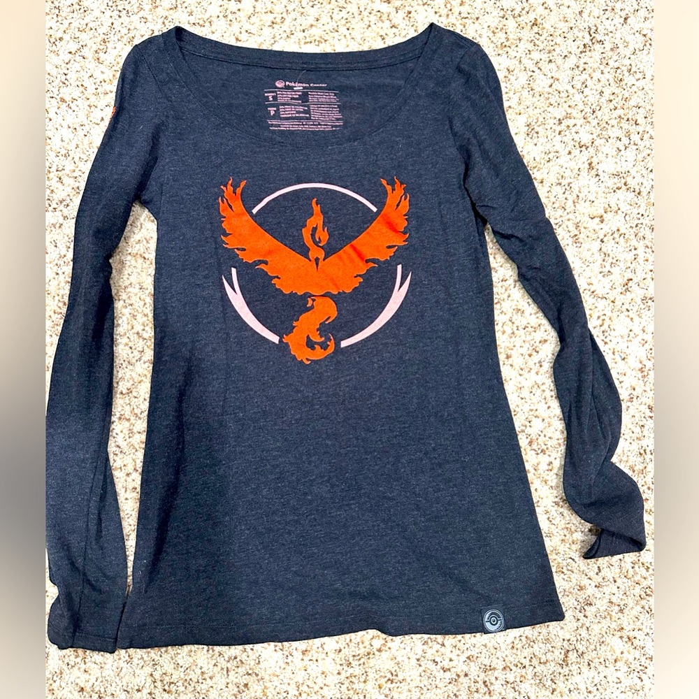 New without tag Pokémon Team Valor long sleeved tee Size small